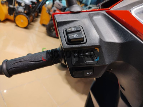 Скутер Мотомир SCIROCCO 49.9 (110) красный фото 12 Скутер Мотомир SCIROCCO 49.9 (110) красный фото 12